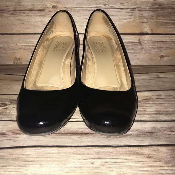 naturalizer black patent leather pumps